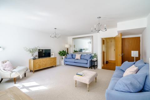 4 Nettlecombe Close, Upper Hale, Farnham, GU9 0AQ