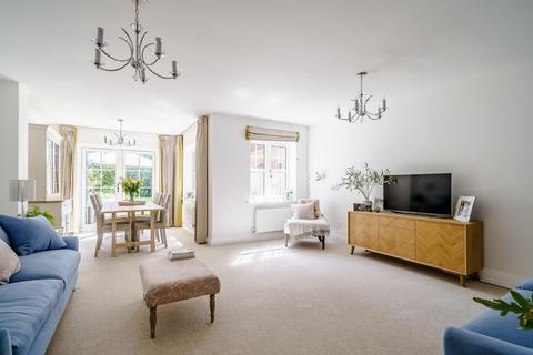 4 Nettlecombe Close, Upper Hale, Farnham, GU9 0AQ