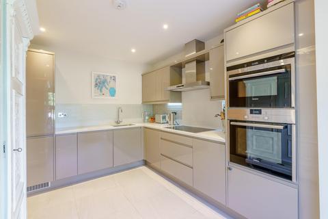 4 Nettlecombe Close, Upper Hale, Farnham, GU9 0AQ