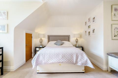 4 Nettlecombe Close, Upper Hale, Farnham, GU9 0AQ