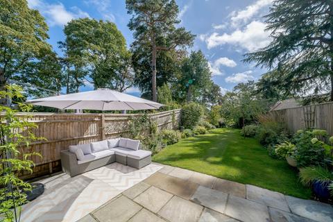 4 Nettlecombe Close, Upper Hale, Farnham, GU9 0AQ