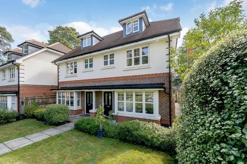 4 Nettlecombe Close, Upper Hale, Farnham, GU9 0AQ
