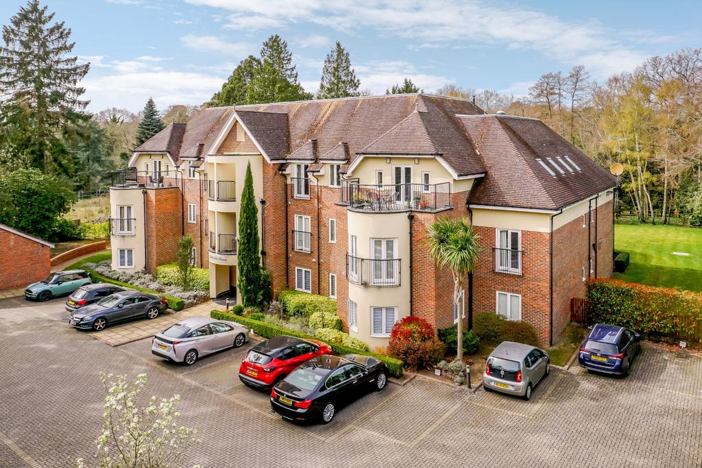 Sunningdale 2 bed apartment for sale £495,000
