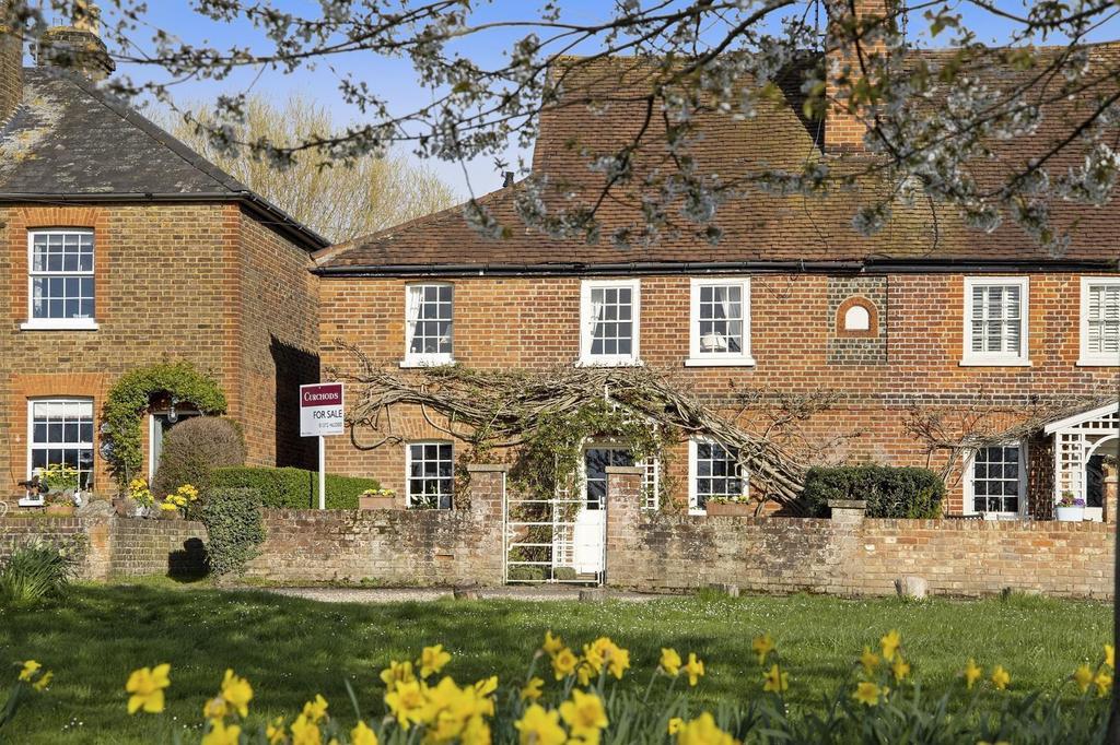 West End Lane, Esher, KT10 3 bed semidetached house for sale £1,000,000