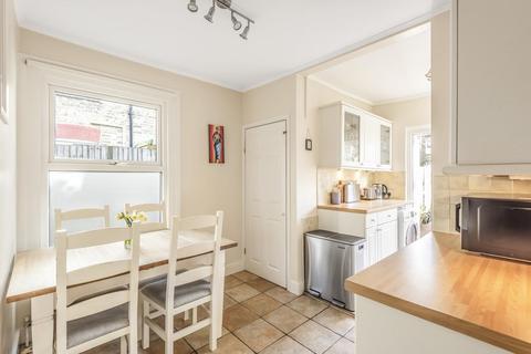 11 Midmoor Road, London, SW12 0EW