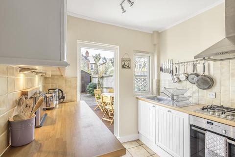 11 Midmoor Road, London, SW12 0EW