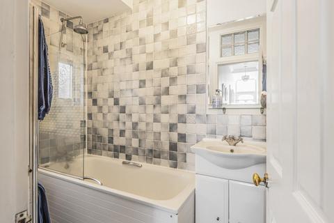 11 Midmoor Road, London, SW12 0EW