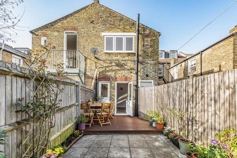 11 Midmoor Road, London, SW12 0EW