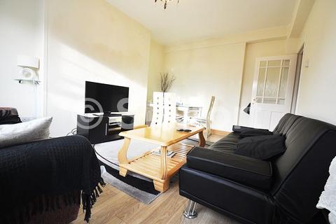 3 bedroom flat to rent, Linale House, Murray Grove,N1