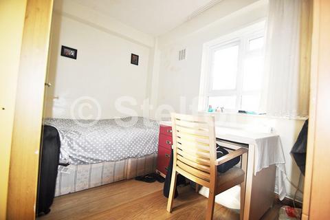 3 bedroom flat to rent, Linale House, Murray Grove,N1