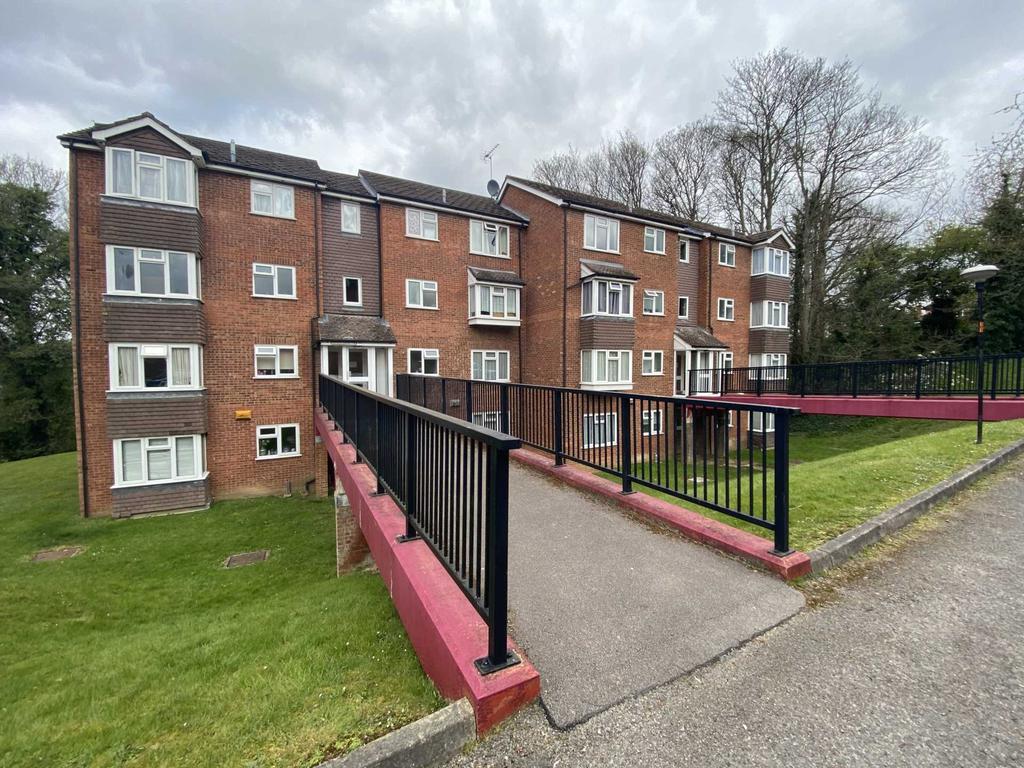 Bridge Court, Radlett 1 bed flat £1,195 pcm (£276 pw)