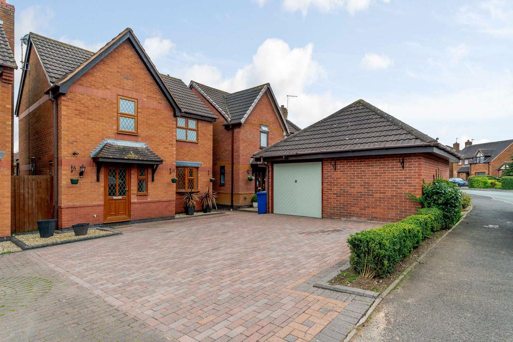 Statfold Lane, Fradley, Lichfield, Staffordshire 3 bed detached house