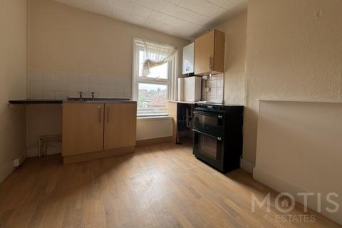 2 bedroom maisonette to rent, Trimworth Road, Folkestone, CT19