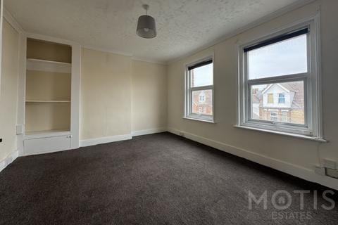 2 bedroom maisonette to rent, Trimworth Road, Folkestone, CT19