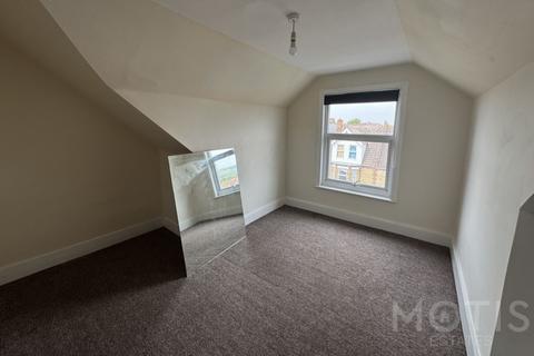 2 bedroom maisonette to rent, Trimworth Road, Folkestone, CT19