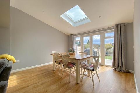 10 Frederick Thomas Road, Dursley, GL11 6NB