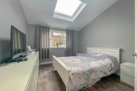 10 Frederick Thomas Road, Dursley, GL11 6NB
