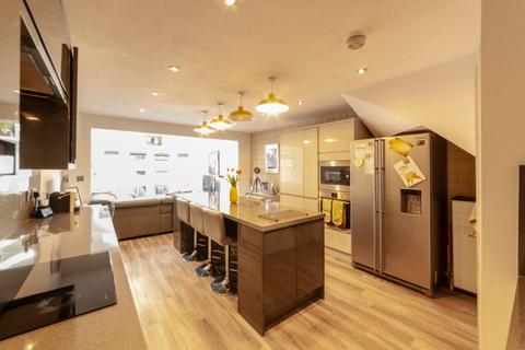 5 Bradley Fold, Lees, Oldham, OL4 3FN