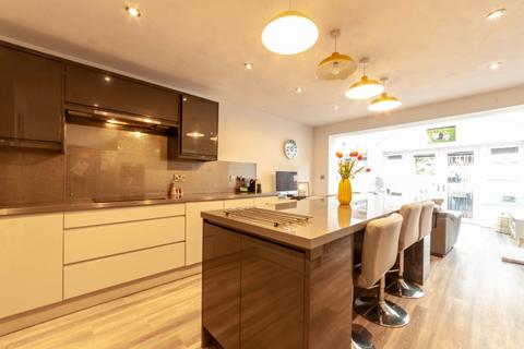 5 Bradley Fold, Lees, Oldham, OL4 3FN