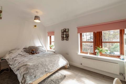 5 Bradley Fold, Lees, Oldham, OL4 3FN