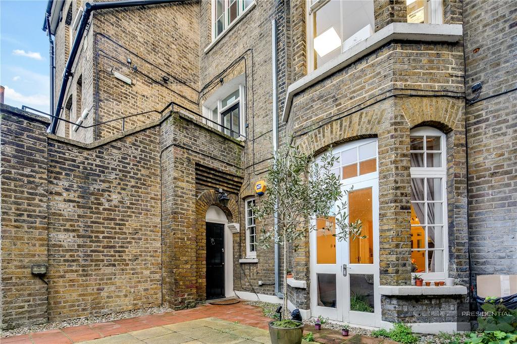 Cambridge Park, Wanstead, London, E11 3 bed apartment for sale £650,000