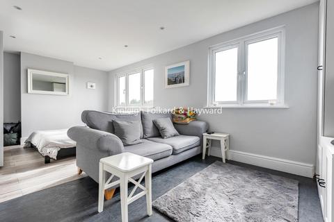 38 Thornsbeach Road, London, SE6 1EA