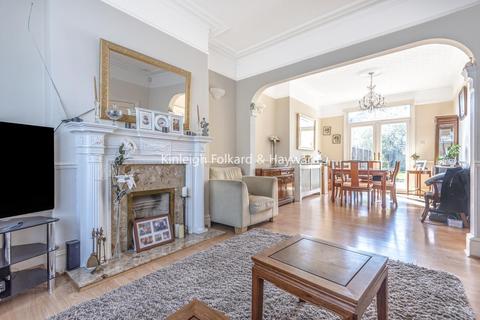 38 Thornsbeach Road, London, SE6 1EA