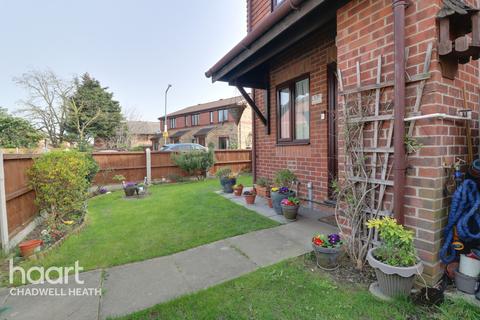17 Aldington Close, Dagenham, RM8 1YQ