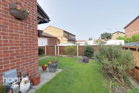 17 Aldington Close, Dagenham, RM8 1YQ