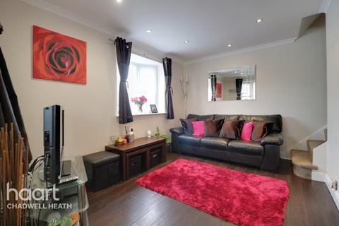 17 Aldington Close, Dagenham, RM8 1YQ