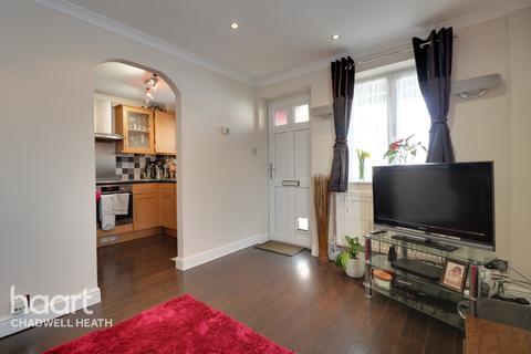 17 Aldington Close, Dagenham, RM8 1YQ