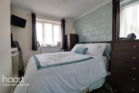 17 Aldington Close, Dagenham, RM8 1YQ