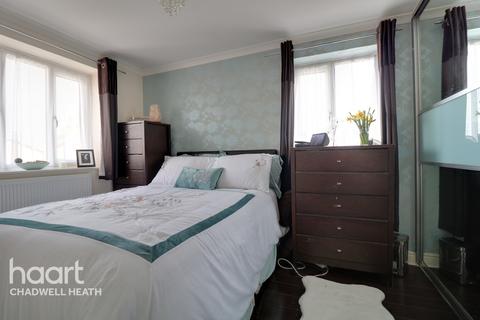 17 Aldington Close, Dagenham, RM8 1YQ