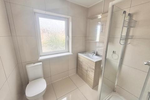 2 bedroom apartment to rent, Alder Wood Road, West Cross, Swansea