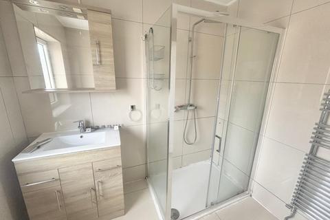 2 bedroom apartment to rent, Alder Wood Road, West Cross, Swansea