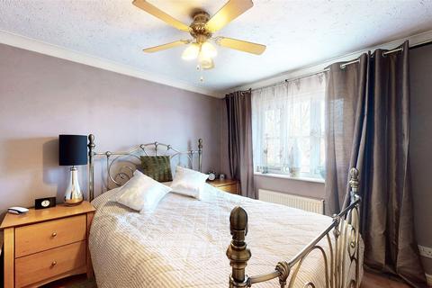 2 Mopsies Road, Basildon, SS14 1GA