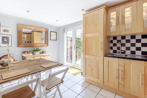 8 Campden Close, Witney, OX28 5YH