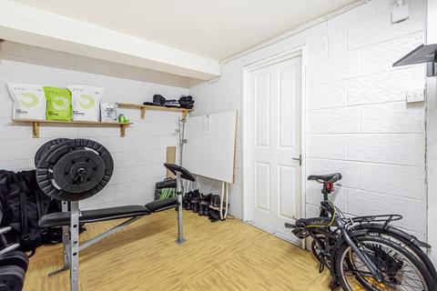 8 Campden Close, Witney, OX28 5YH