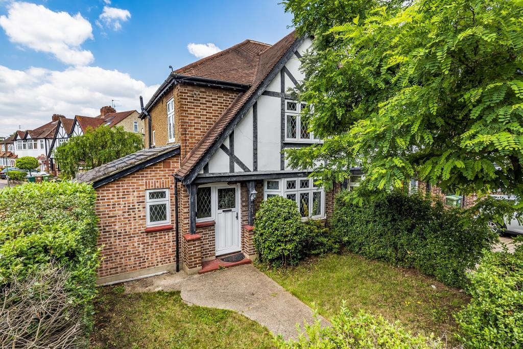 Fordbridge Road, Ashford, TW15 5 bed semidetached house £3,500 pcm
