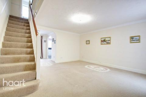 3 Tylers Mead, Luton, LU2 7XX