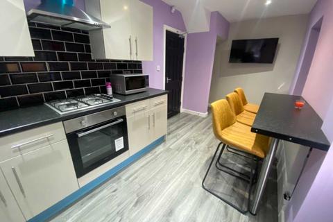 4 bedroom house share to rent - Buckley Lane, Bolton