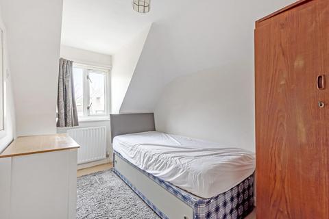 7 Downing Avenue, Guildford, GU2 7SY