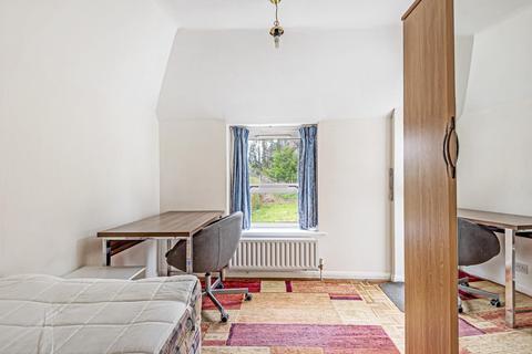 7 Downing Avenue, Guildford, GU2 7SY