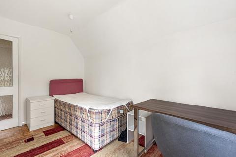 7 Downing Avenue, Guildford, GU2 7SY