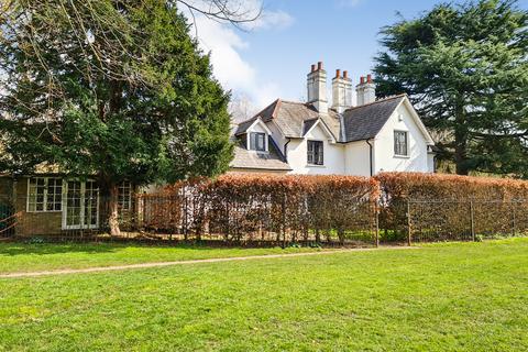 3 bedroom detached house for sale, Laleham Park, Laleham