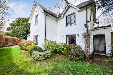3 bedroom detached house for sale, Laleham Park, Laleham