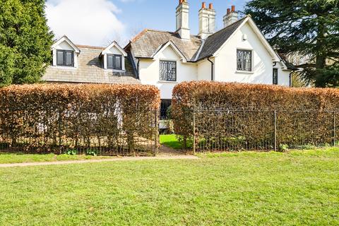 3 bedroom detached house for sale, Laleham Park, Laleham