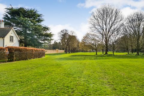 3 bedroom detached house for sale, Laleham Park, Laleham