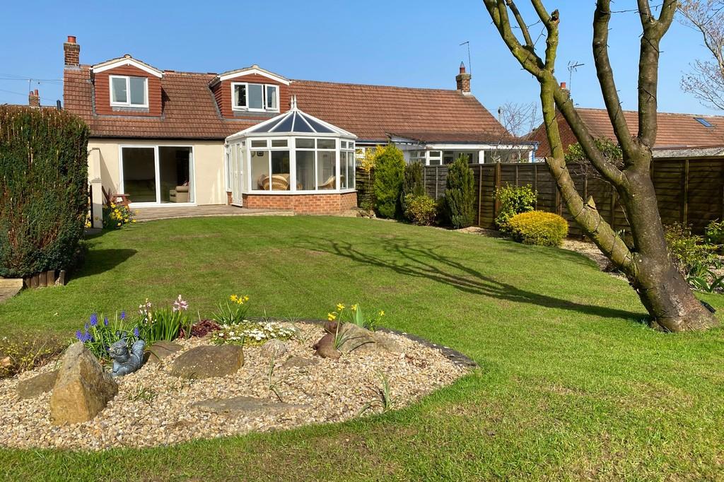 Greenfields Road, Harrogate 2 bed semidetached bungalow £300,000
