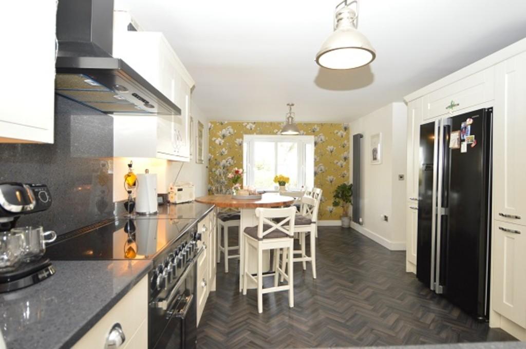 Pear Tree Court, Rugeley 4 bed semidetached house £260,000